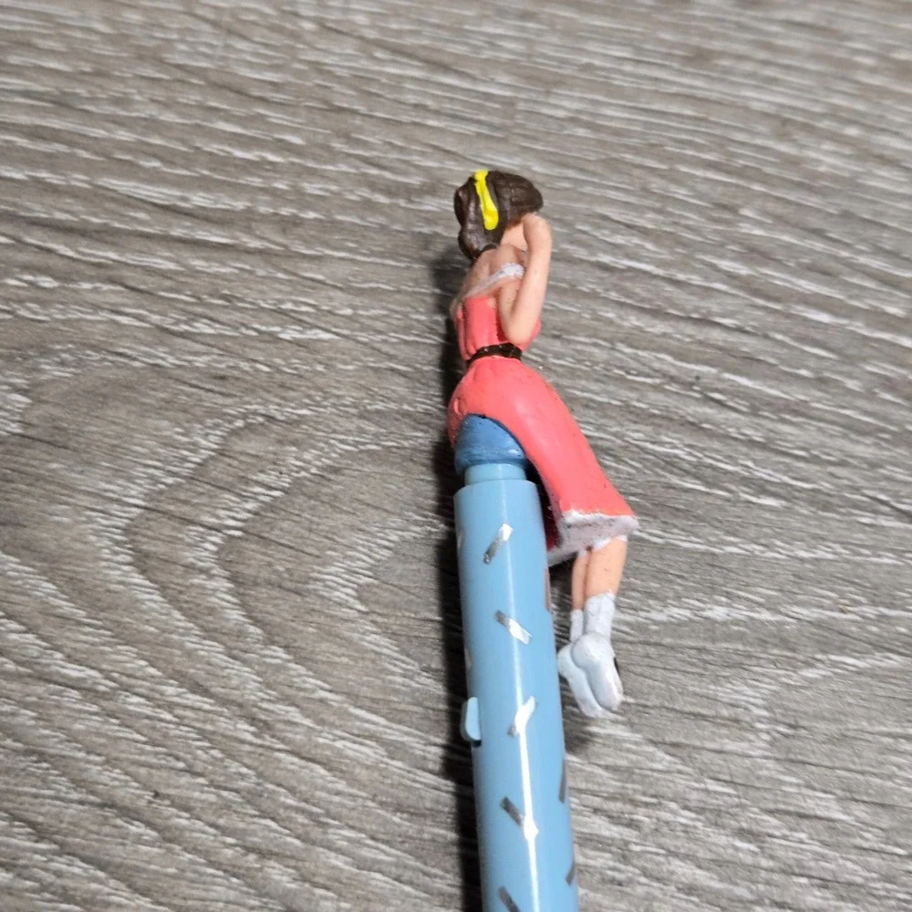 Unbranded plastic figure
